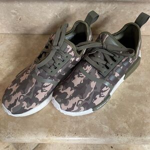 Adidas camo sneakers size 6 1/2